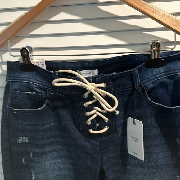 NWT Forever 21 Mid Rise Flare Jeans with string closure and five pockets.Size 27 - Picture 4 of 6